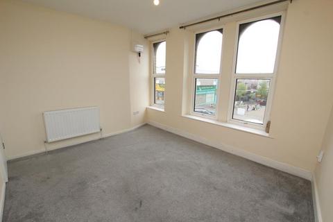 2 bedroom flat to rent, Broad Street, Bristol BS16