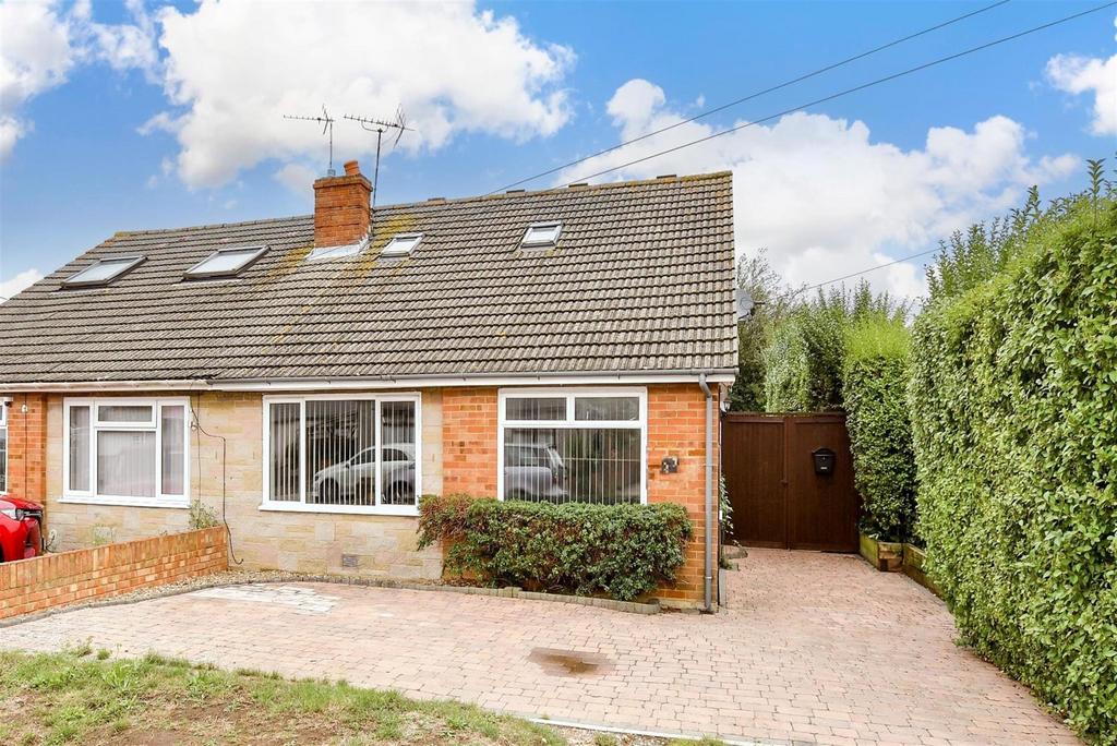 Cliff Gardens, Minster On Sea... 2 bed semidetached bungalow for sale