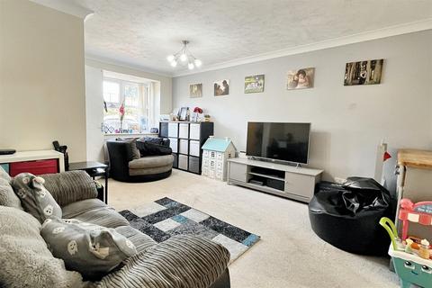73 Barons Mead, Southampton, SO16 9TD