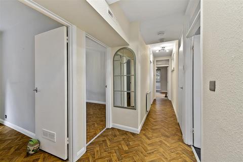 2 bedroom apartment for sale, Fairfax Road, Teddington