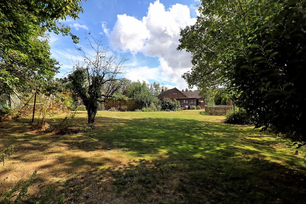 Maldon Road, Colchester CO3 3 bed detached bungalow for sale £500,000