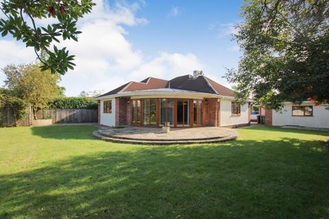 3 bedroom bungalow to rent, Sixty Acres Close, Bristol BS8