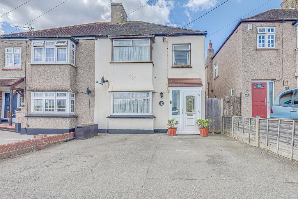 Kents Hill Road, Benfleet, SS7 4 bed semidetached house for sale £