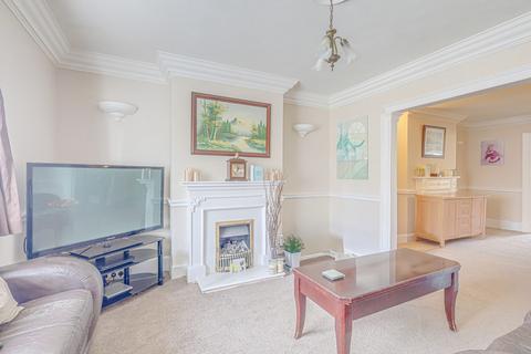 4 bedroom semi-detached house for sale, Kents Hill Road, Benfleet, SS7