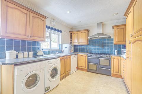 4 bedroom semi-detached house for sale, Kents Hill Road, Benfleet, SS7