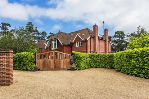 4 bedroom detached house for sale, The Common, Cranleigh, Surrey, GU6