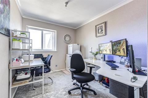 2 bedroom flat for sale, Brougham Walk, Worthing, West Sussex, BN11