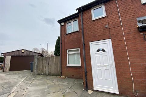 2 bedroom house to rent, The Mews, Miles Platting, Manchester