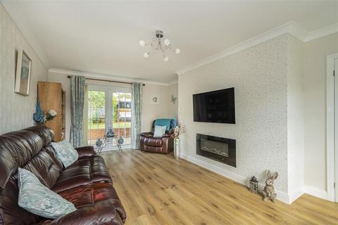 4 bedroom detached house for sale, Fairfield Close, Nafferton, Driffield