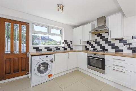 3 bedroom house to rent, Killearn Road, London