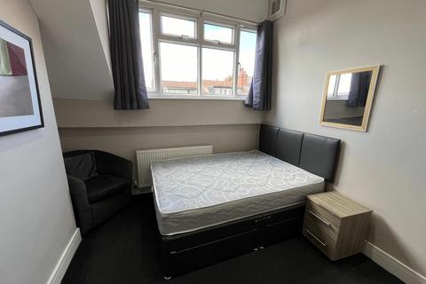 1 bedroom in a house share to rent, Leeds LS13