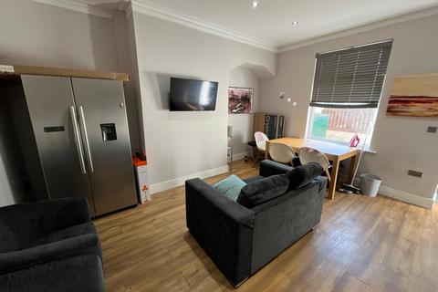 1 bedroom in a house share to rent, Leeds LS13