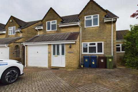 4 bedroom detached house to rent, Denham Close, Woodmancote