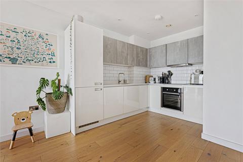 2 bedroom flat for sale, Station Approach, Walthamstow, London, E17