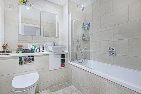 2 bedroom flat for sale, Station Approach, Walthamstow, London, E17