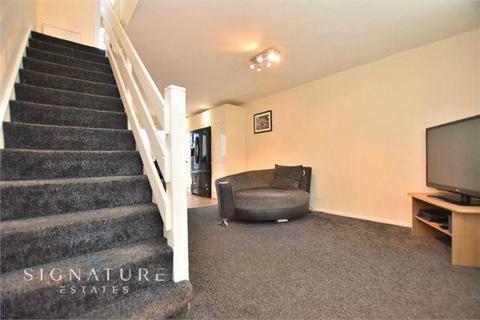 2 bedroom semi-detached house to rent, Station Road, KINGS LANGLEY