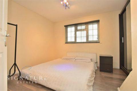 2 bedroom semi-detached house to rent, Station Road, KINGS LANGLEY