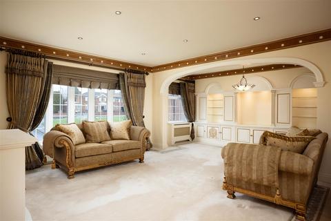 3 bedroom apartment for sale, Sandmoor Close, Leeds LS17