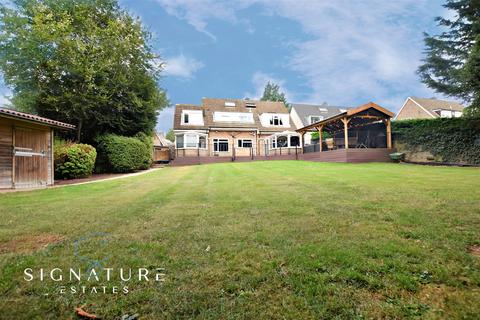 4 bedroom detached house for sale, Fernhills, Kings Langley