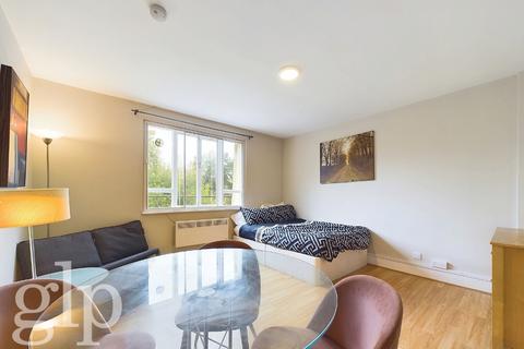 Studio to rent, Alleyn Court, Sussex Gardens, W2