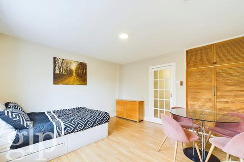 Studio to rent, Alleyn Court, Sussex Gardens, W2