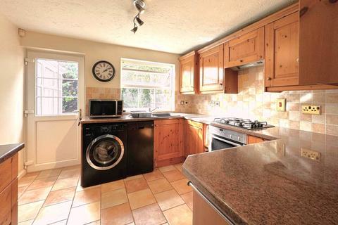 4 bedroom detached house to rent, Ebborn Square, Reading RG6