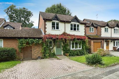 4 bedroom detached house to rent, The Junipers, Wokingham RG41