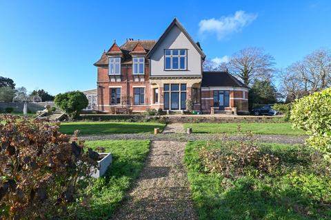 5 bedroom semi-detached house for sale, - WITH LARGE GARDEN - Station Road, Wootton Bridge, Ryde