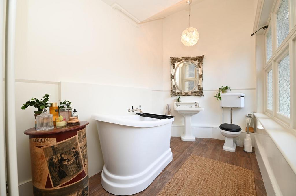 Ground Floor ‘Secret’ Bathroom