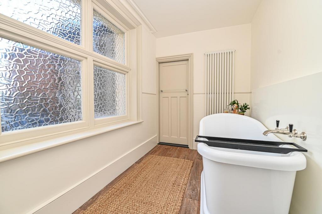 Ground Floor ‘Secret’ Bathroom