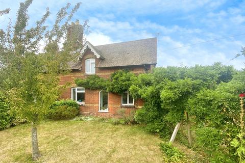 6 Main Road, Woolverstone, Ipswich, IP9 1AL
