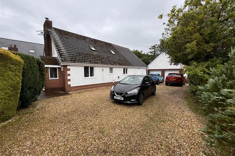 4 bedroom detached bungalow for sale, Llandybie, Ammanford