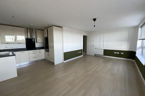 2 bedroom flat for sale, Sovereign Way, Tonbridge, Kent