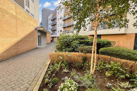 2 bedroom flat for sale, Sovereign Way, Tonbridge, Kent