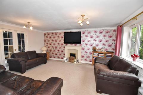 5 bedroom detached house for sale, Dale Way, Fernwood, Newark