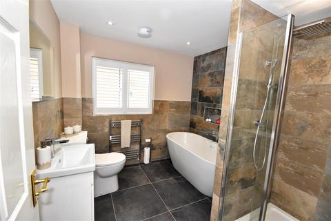 5 bedroom detached house for sale, Dale Way, Fernwood, Newark