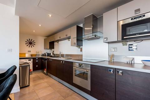 2 bedroom penthouse to rent, Neutron Tower, Blackwall Way, Canary Wharf, London, E14