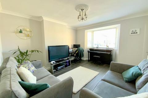 8 Carnaby Grove, Grimsby, DN32 9TL