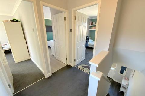 8 Carnaby Grove, Grimsby, DN32 9TL