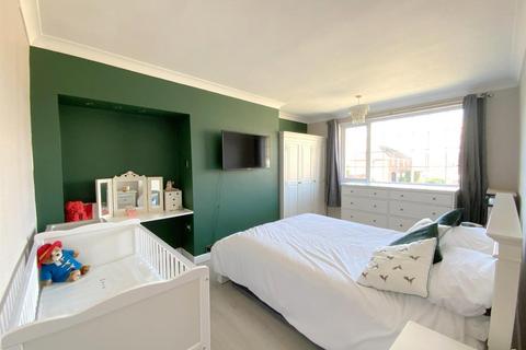 8 Carnaby Grove, Grimsby, DN32 9TL