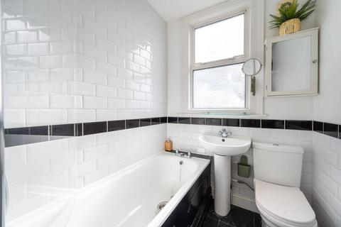 2 bedroom flat for sale, High Road, Willesden Green, London, NW10