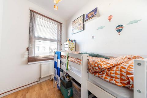 2 bedroom flat for sale, High Road, Willesden Green, London, NW10