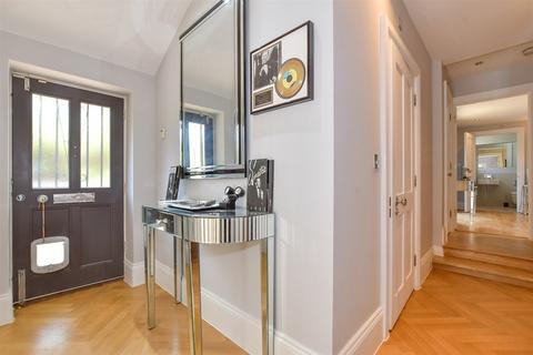 3 bedroom semi-detached house for sale, Lingmere Close, Chigwell, Essex