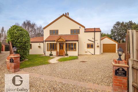 4 bedroom detached house for sale, Cuttons Corner, Norwich NR13