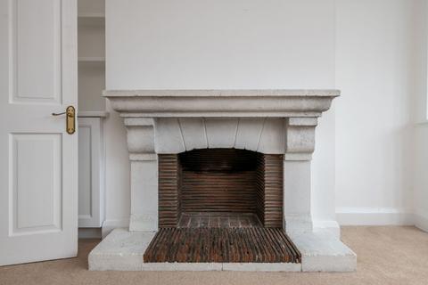 17 Broadhurst Gardens, Reigate, RH2 8AW