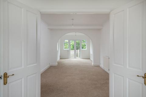 17 Broadhurst Gardens, Reigate, RH2 8AW