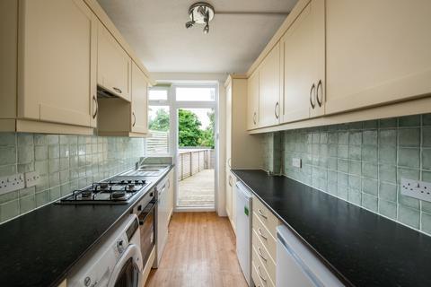 17 Broadhurst Gardens, Reigate, RH2 8AW