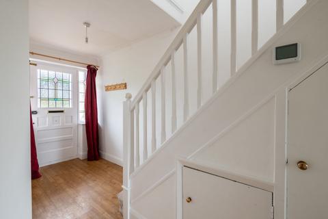 17 Broadhurst Gardens, Reigate, RH2 8AW