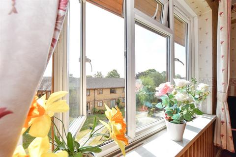 1 bedroom flat for sale, Outwood Common Road, Billericay, Essex