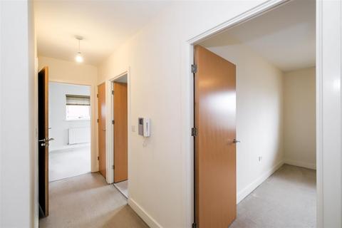 2 bedroom flat to rent, Shingly Place, The Ridgeway, Chingford